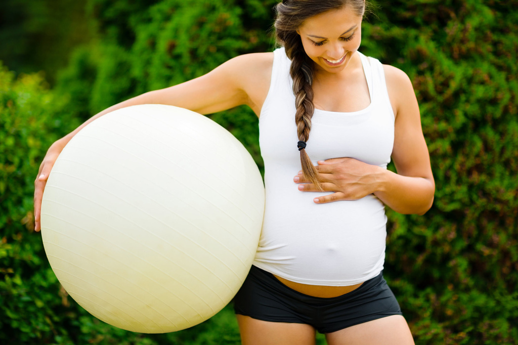 Чем занятия на фитболе полезны для беременных?