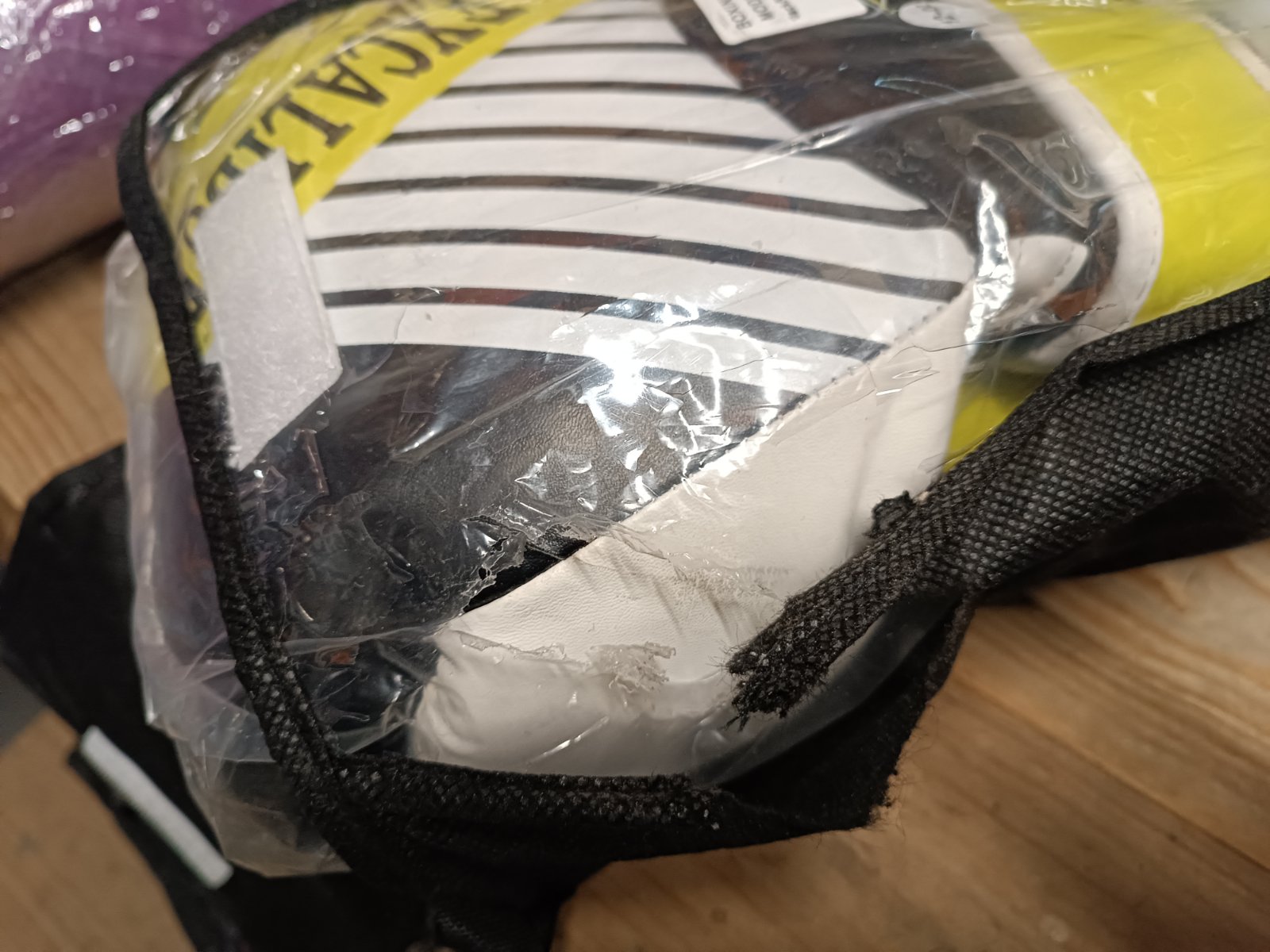 Фото Боксерські рукавички Excalibur 8065-01 12 oz black-white-yellow Уцінка №2