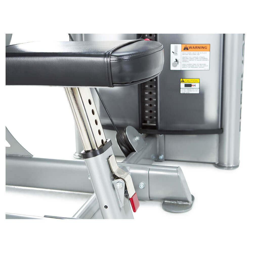 Бицепс машина FreeMotion F810